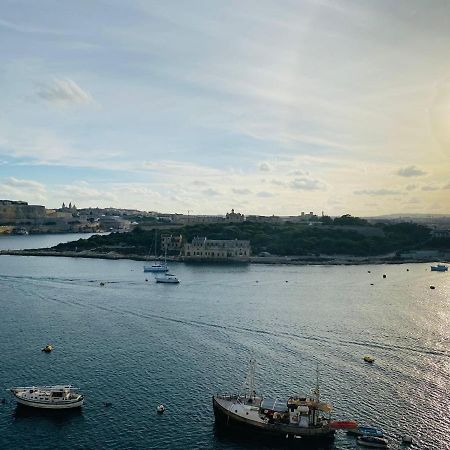 Sliema Seaview Apartment- Valletta Views - Apt 8, 49 Tigne Point Mansions Zewnętrze zdjęcie
